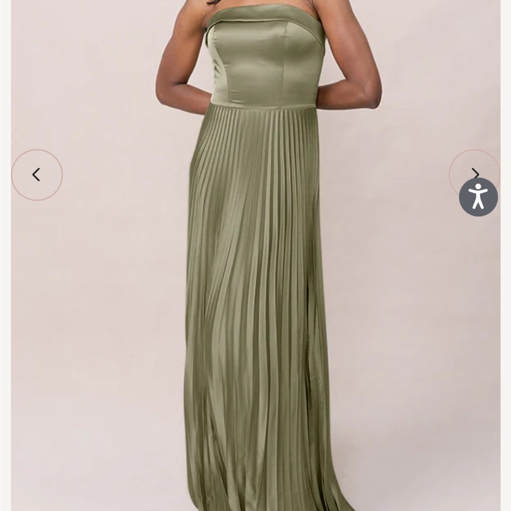 Revelry dress in Saylor Satin Pleated Dress Moss